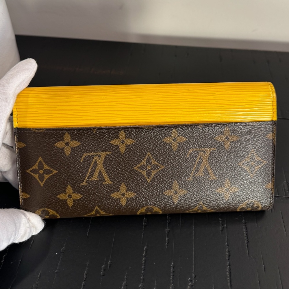 LV Long Wallet - Picture 5 of 12